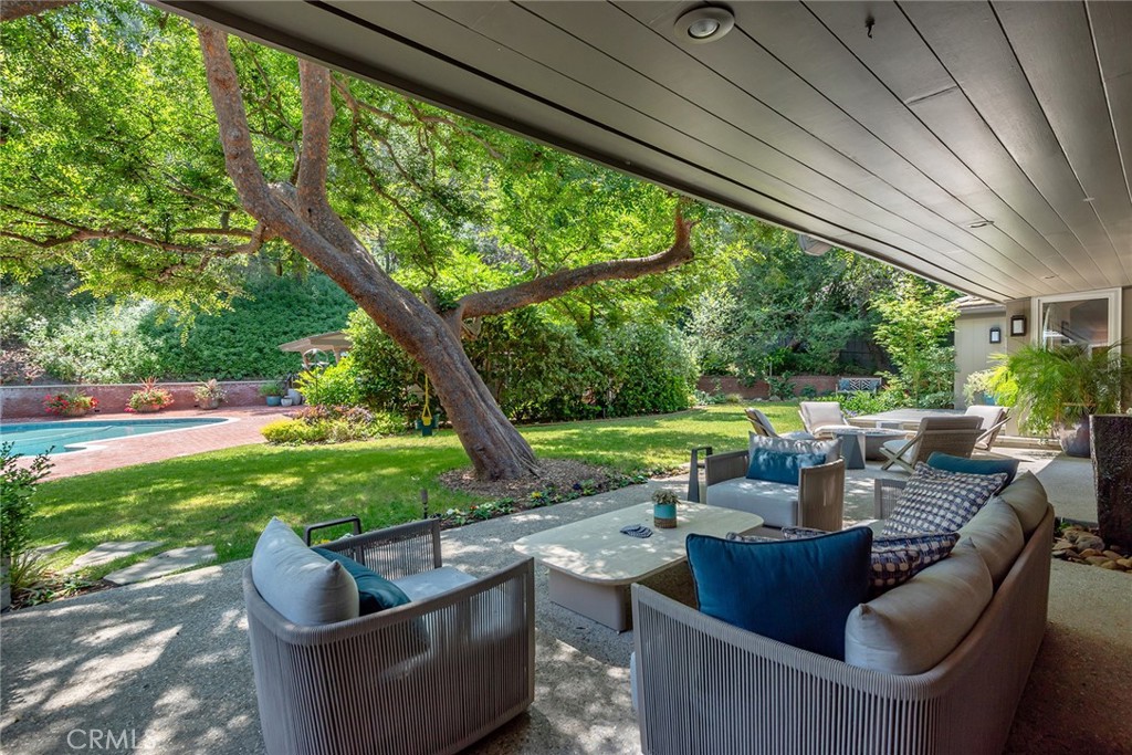 15946 Woodvale Road Encino, CA 91436 - Photo 41 of 51
