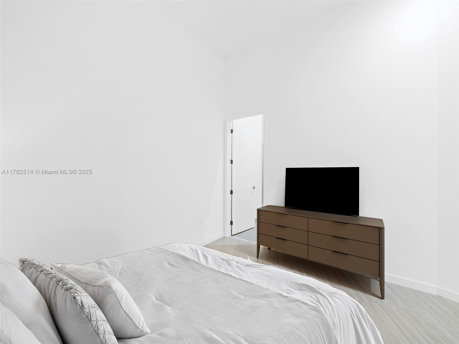 851 Northeast 1st Avenue, Unit PH5500 Miami, FL 33132 - Photo 45 of 72