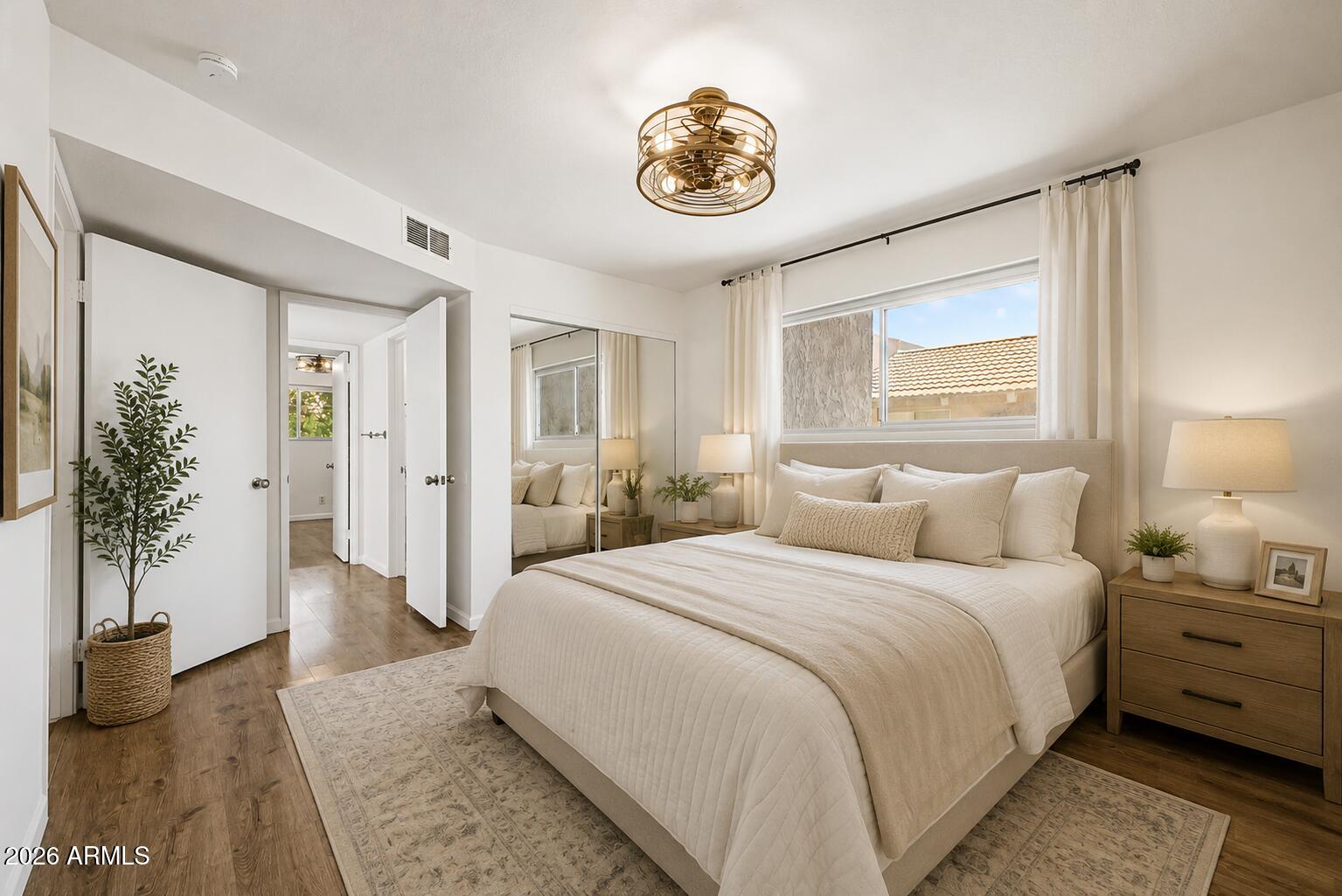 5525 East Thomas Road, Unit R13 Phoenix, AZ 85018 - Photo 8 of 30 1st bedroom