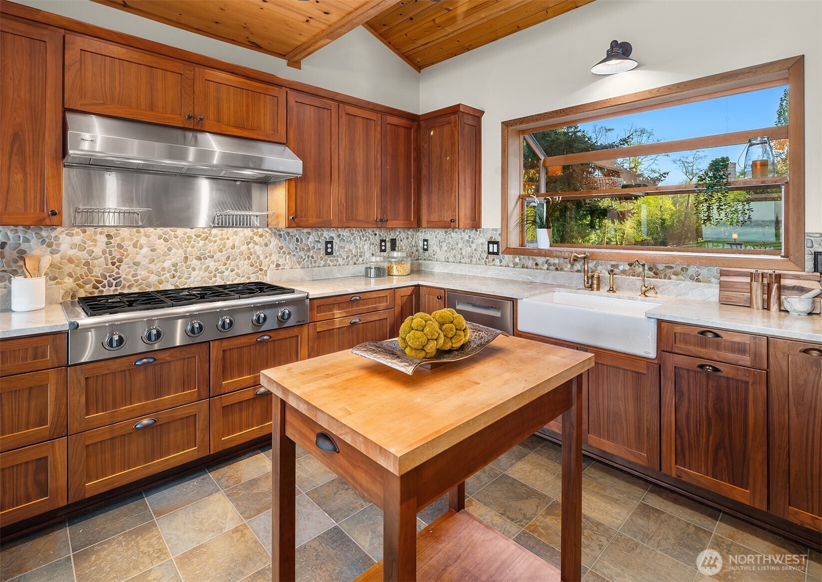 22505 Deppman Road Southwest Vashon, WA 98070 - Photo 12 of 40