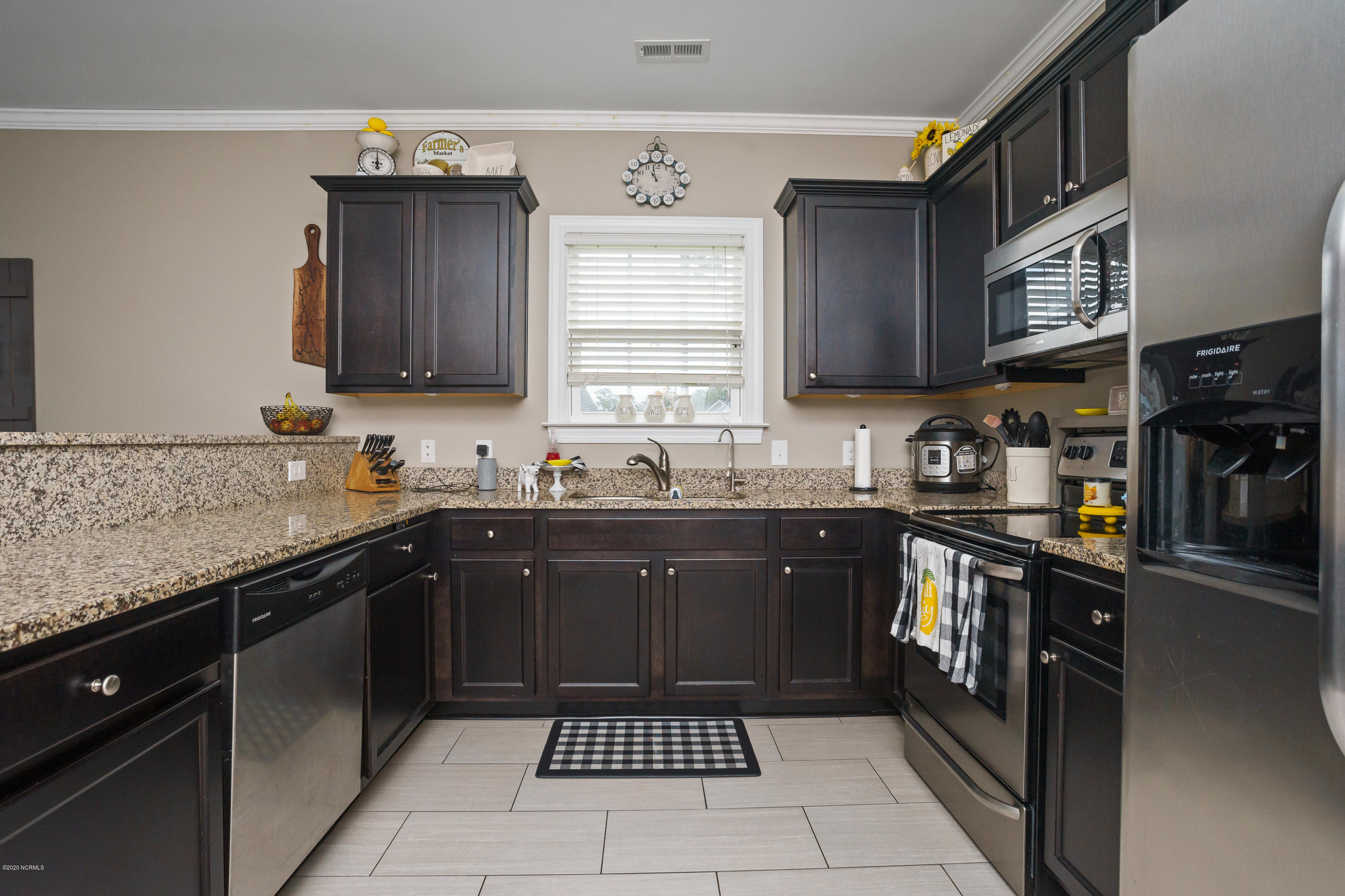 202 Pineflat Way Hubert, NC 28539 - Photo 4 of 35 202 Pine Flat Way 02Oct2020_SB_07514