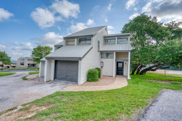 $1,795 | 307 Out Yonder, Unit 2, Horseshoe Bay, TX 78657