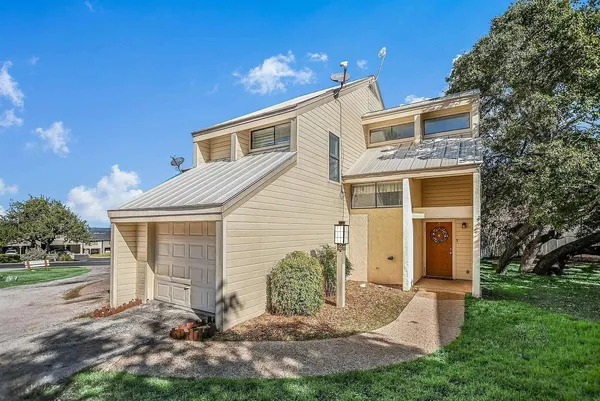 $1,795 | 307 Out Yonder, Unit 2, Horseshoe Bay, TX 78657