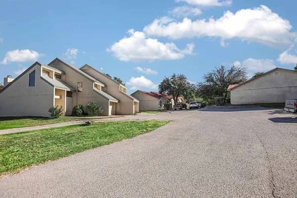 $1,795 | 307 Out Yonder, Unit 2, Horseshoe Bay, TX 78657