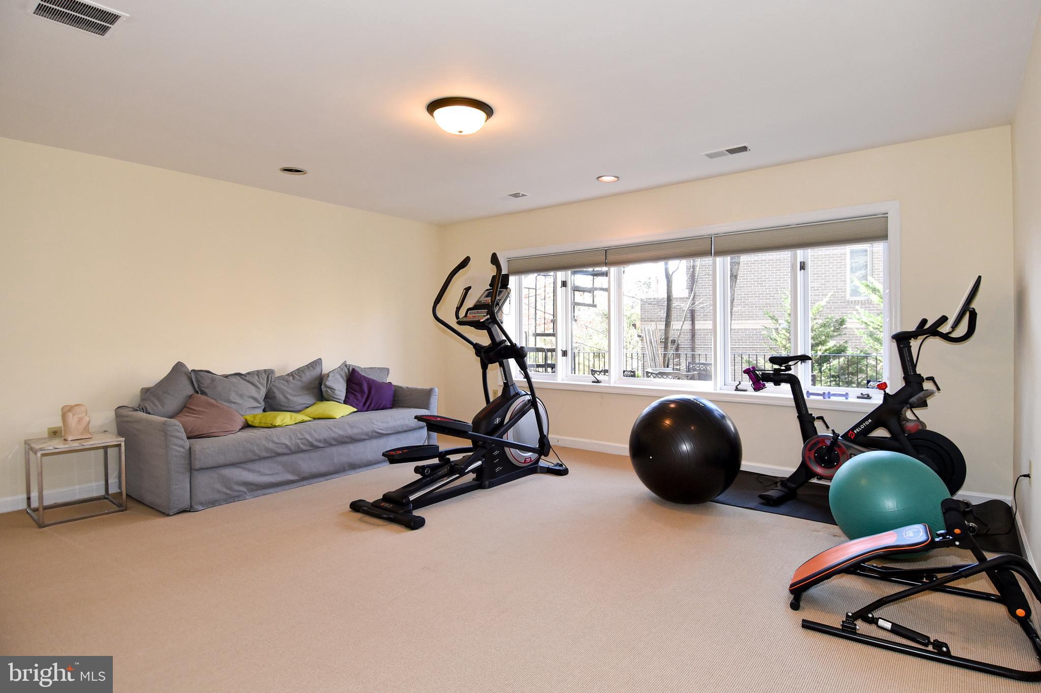 4602 Foxhall Crescent Northwest Washington, DC 20007 - Photo 43 of 51