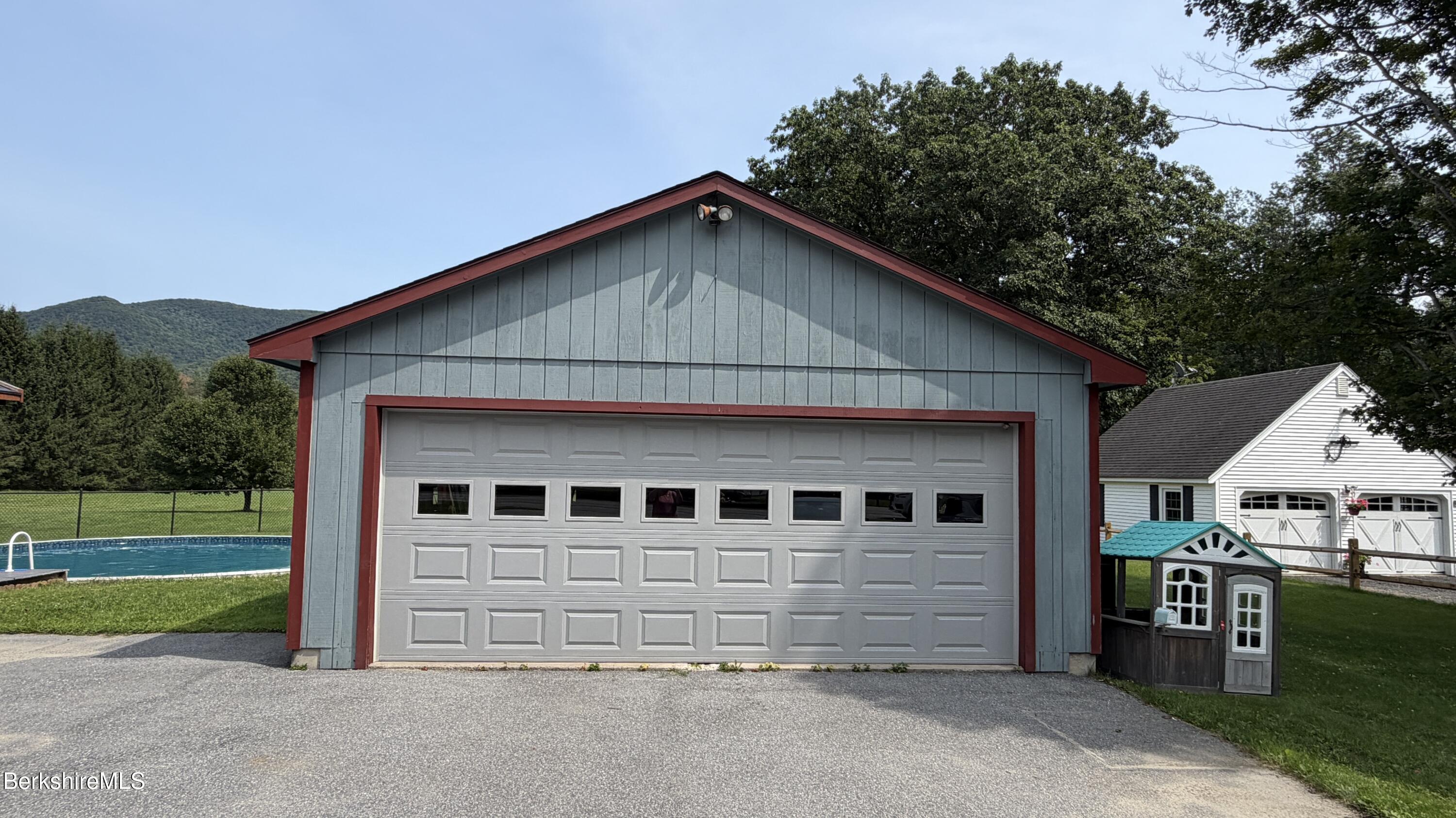 928 Main Road Stamford, VT 05352 - Photo 4 of 49 2 car garage