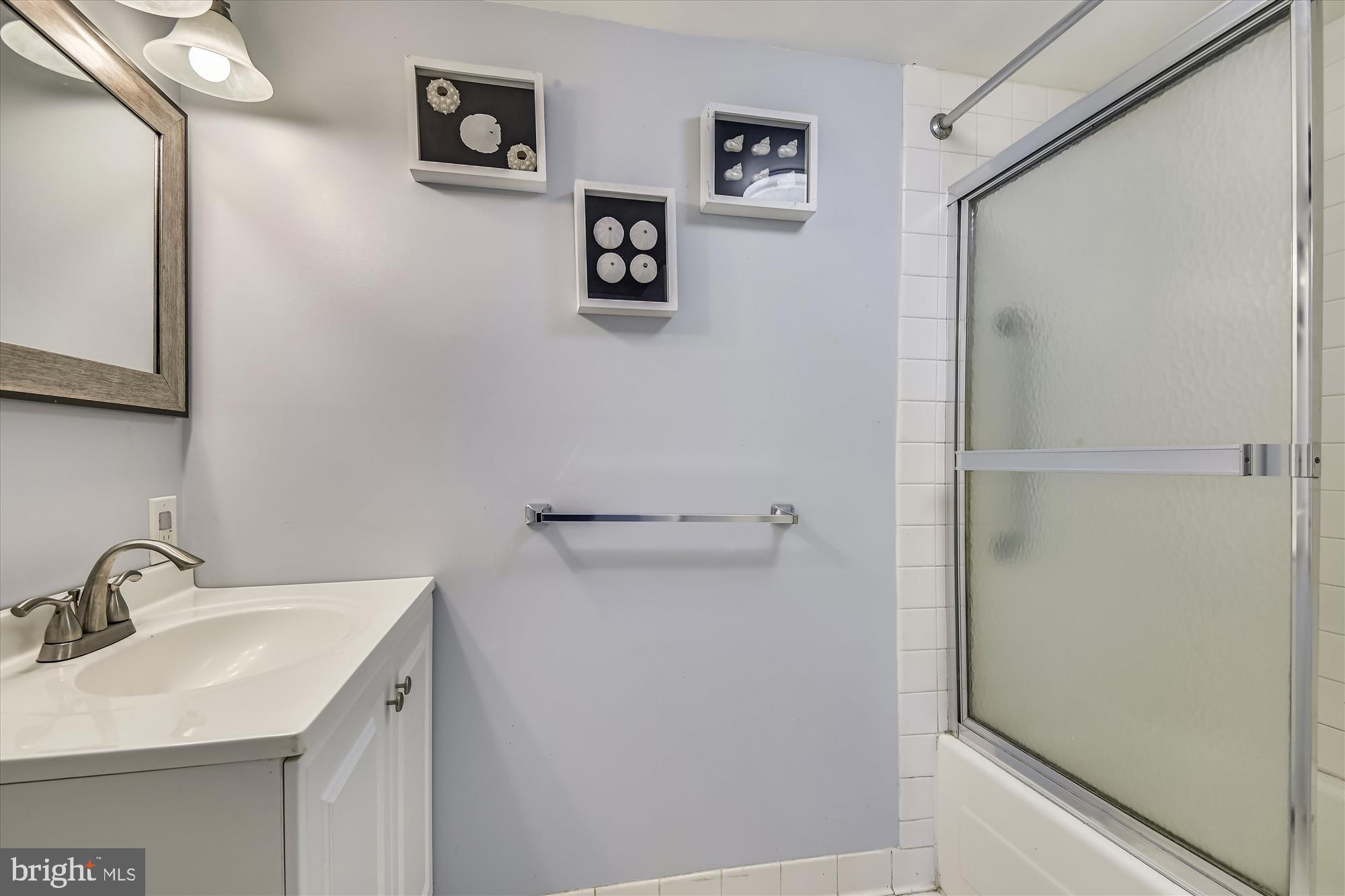 205 East Joppa Road, Unit 201 Towson, MD 21286 - Photo 27 of 37 Hall full bath, nice updates!