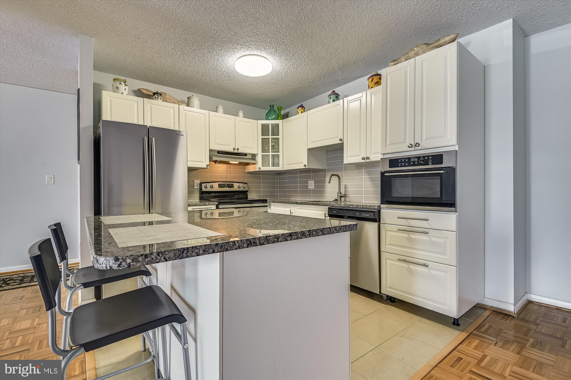 205 East Joppa Road, Unit 201 Towson, MD 21286 - Photo 7 of 37 Wonderful island with seating