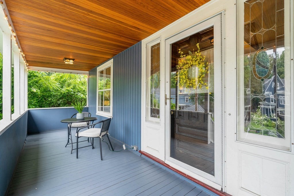 28 Richardson Road Melrose, MA 02176 - Photo 3 of 42 Gallery Image 3