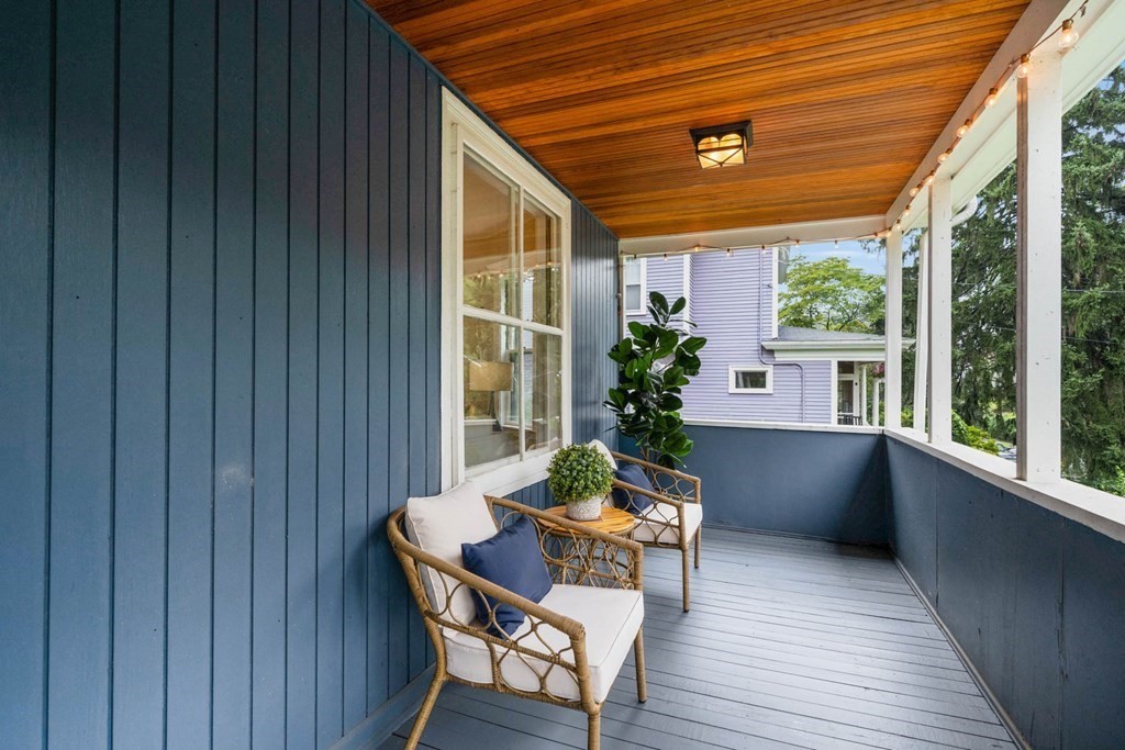 28 Richardson Road Melrose, MA 02176 - Photo 4 of 42 Gallery Image 4