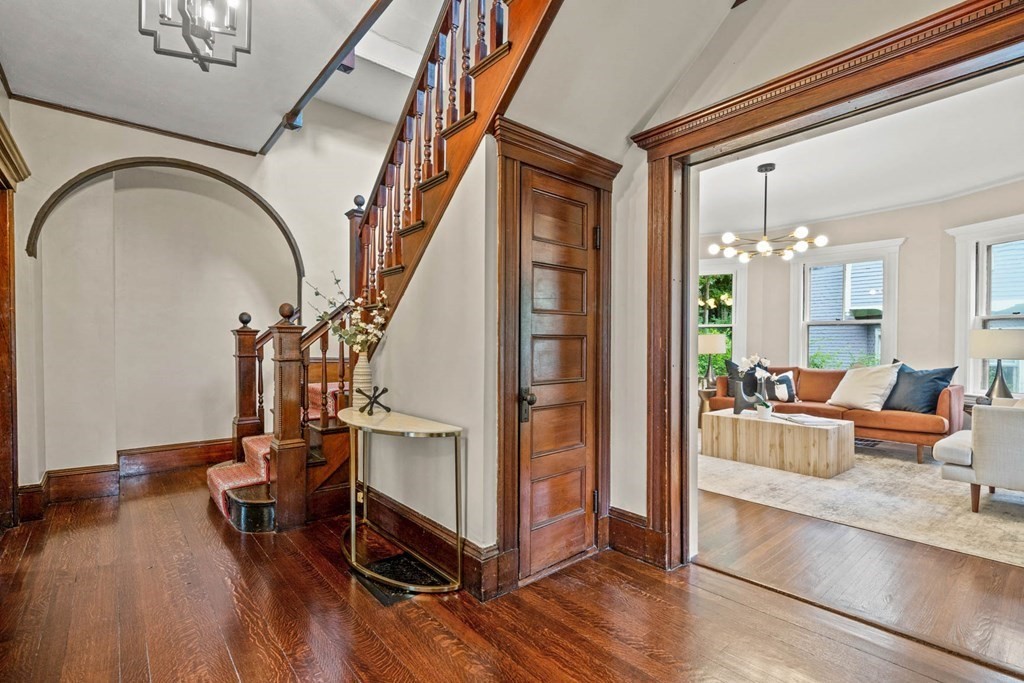 28 Richardson Road Melrose, MA 02176 - Photo 5 of 42 Gallery Image 5