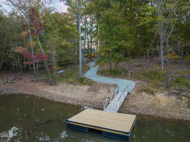 a view of a tennis court