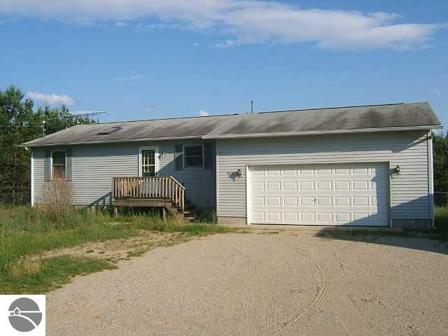 493 Barrett Road Kingsley, MI 49649 - Photo 1 of 15 1707745.JPG