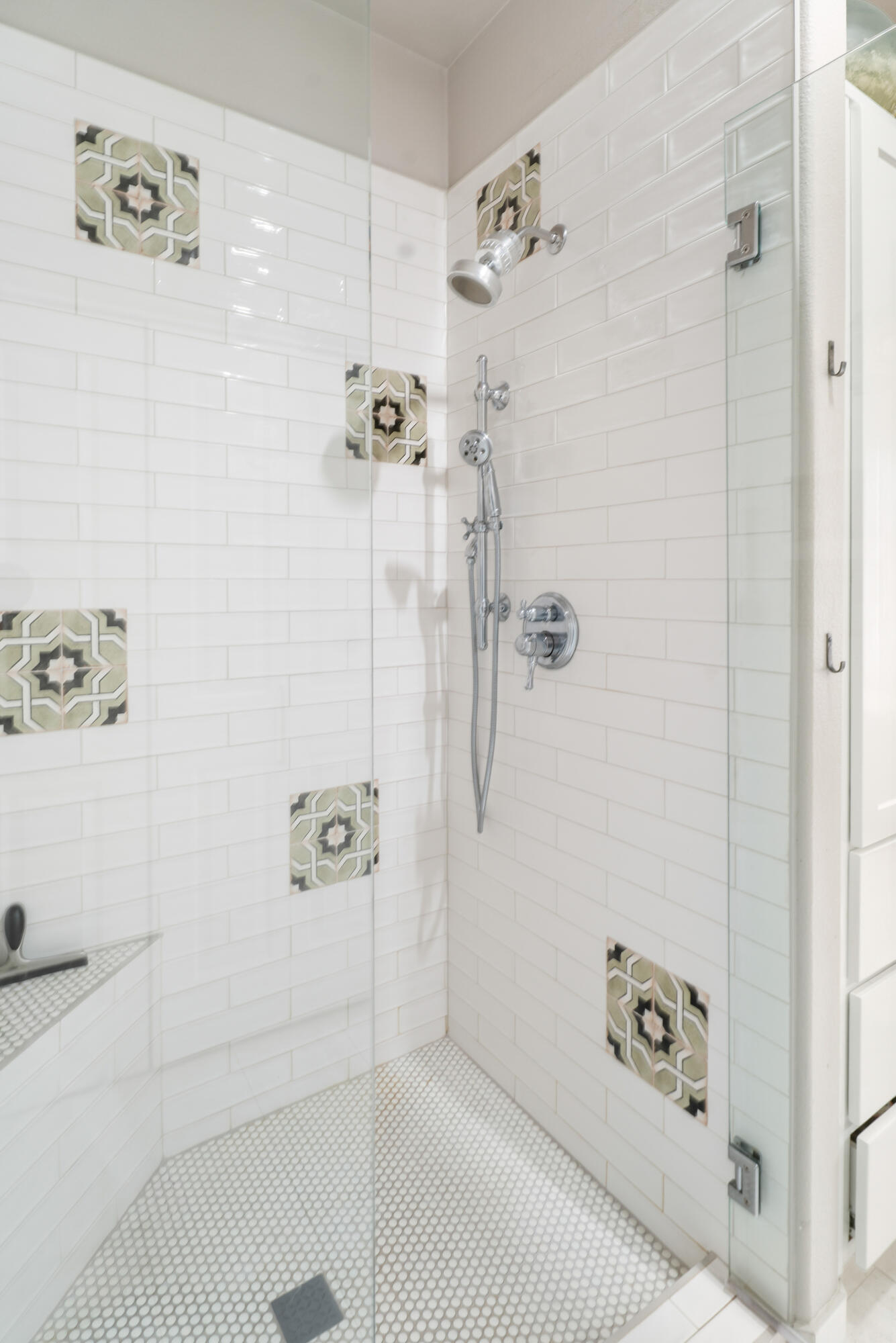 1302 Highland View Loop Redmond, OR 97756 - Photo 21 of 53 Tile shower.
