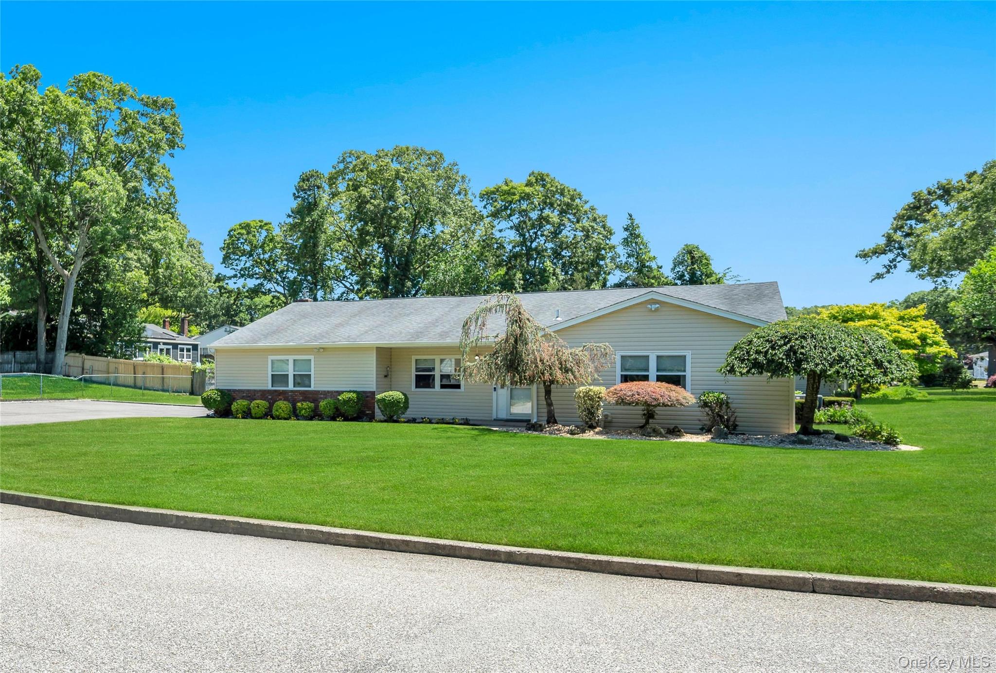 5 Half Hollow Road Selden, NY 11784 - Photo 3 of 32