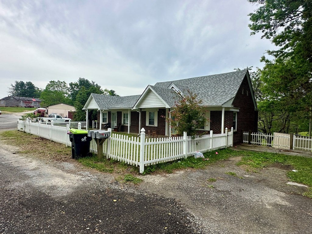 2115 Ivanhoe Road Fries, VA 24330 - Photo 2 of 5 Gallery Image 2