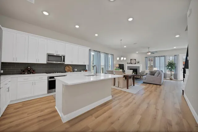 $380,000 | 437 Waterscape Drive, Unit 1134, Hickory Creek, TX 75065