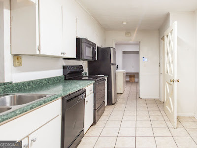 5209 Highway 32 Patterson, GA 31557 - Photo 19 of 45 a kitchen with stainless steel appliances granite countertop a refrigerator a stove and a sink