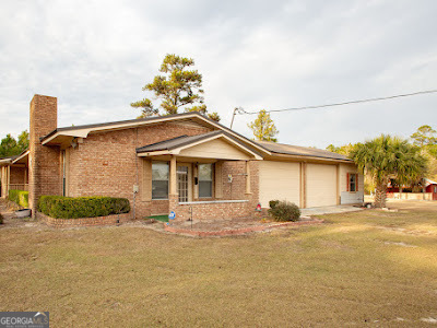 5209 Highway 32 Patterson, GA 31557 - Photo 5 of 45 a front view of a house with a yard