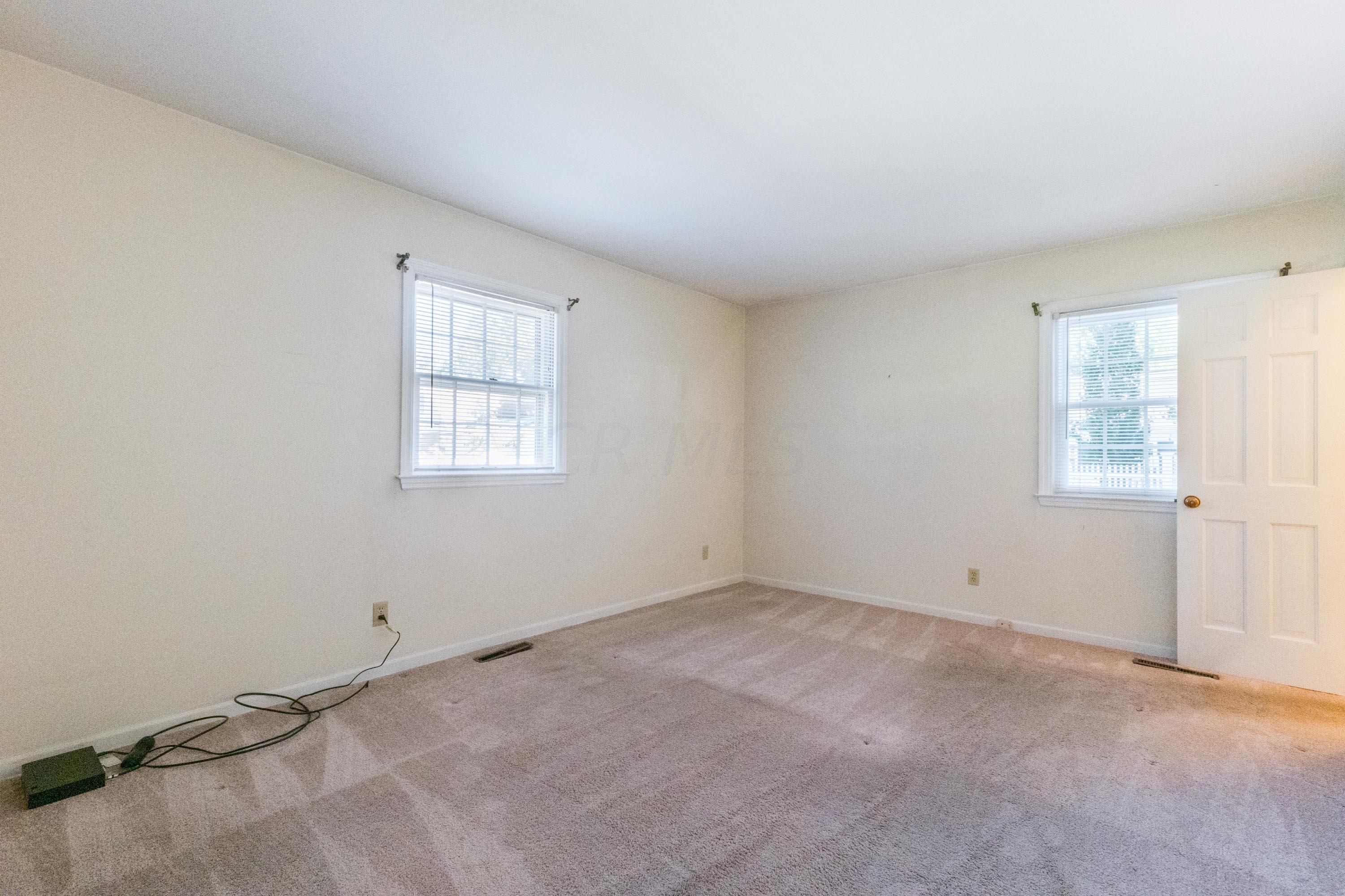 2030 Hythe Road Columbus, OH 43220 - Photo 30 of 51 033P1657518