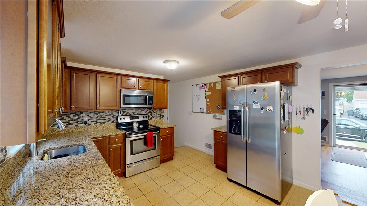 27 Amherst Road Warwick, RI 02889 - Photo 6 of 43