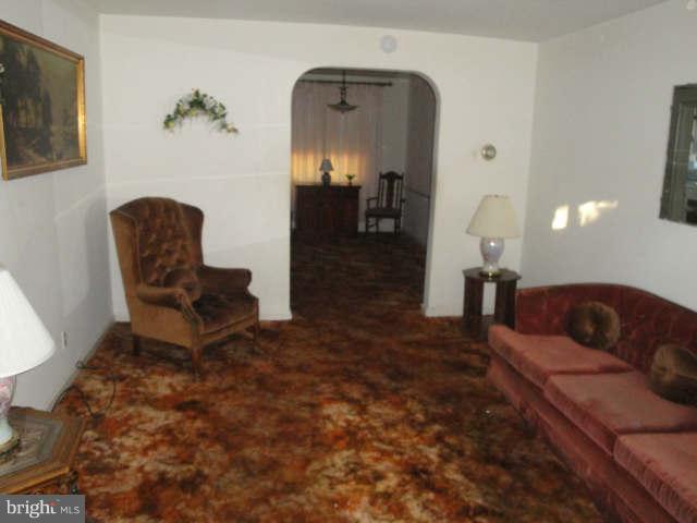 1133 Wedgewood Road Baltimore, MD 21229 - Photo 2 of 21 Living Room