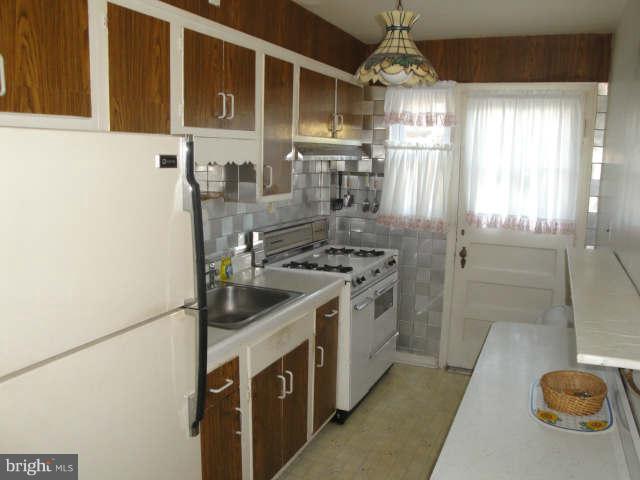 1133 Wedgewood Road Baltimore, MD 21229 - Photo 5 of 21 Kitchen