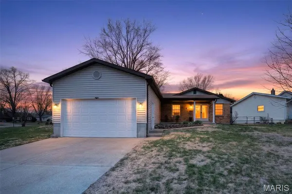 $264,900 | 19 Estes Parkway, St. Louis, MO 63125