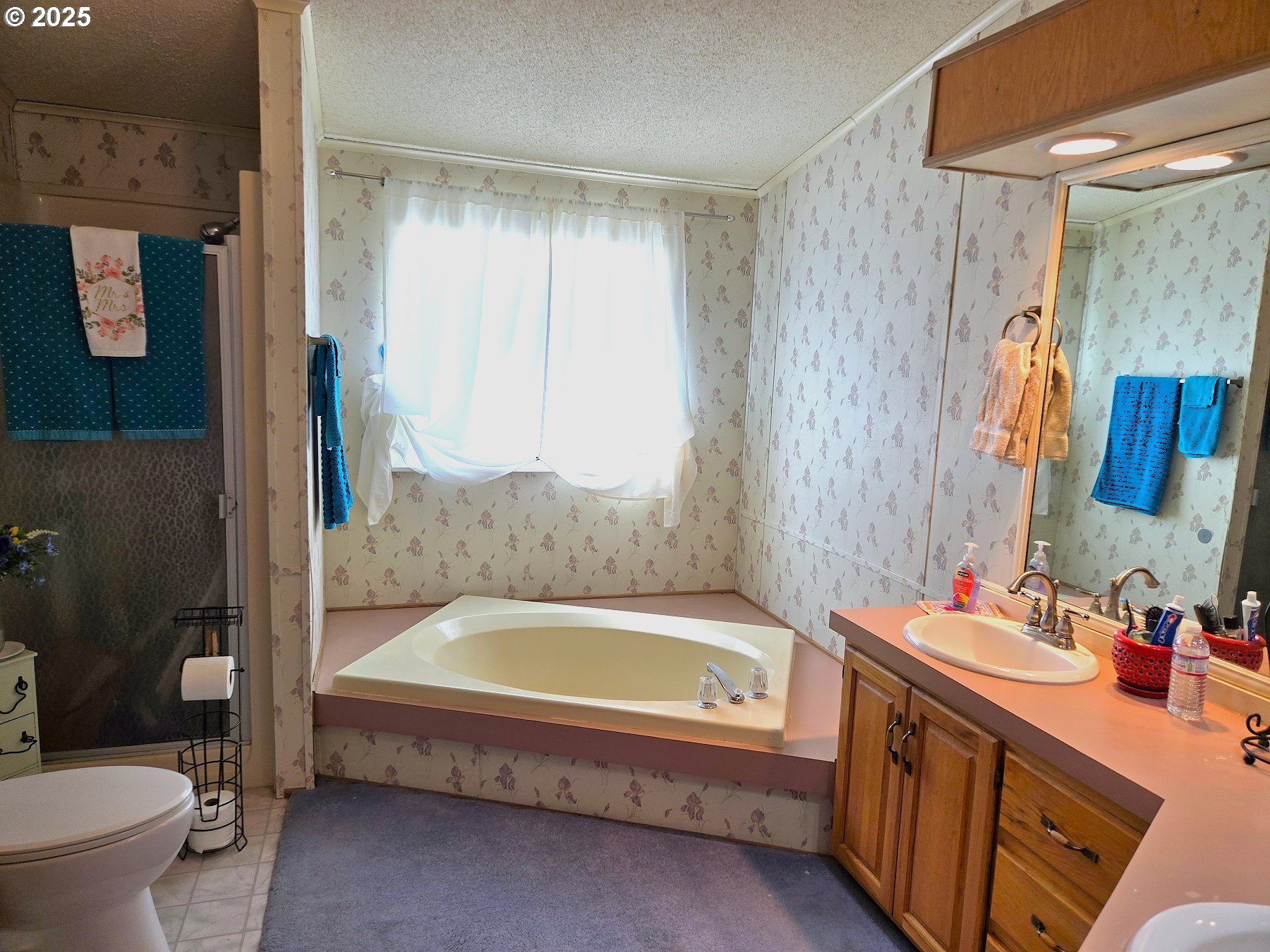 401 Main Street Unity, OR 97884 - Photo 13 of 46 a bathroom with a tub sink and toilet