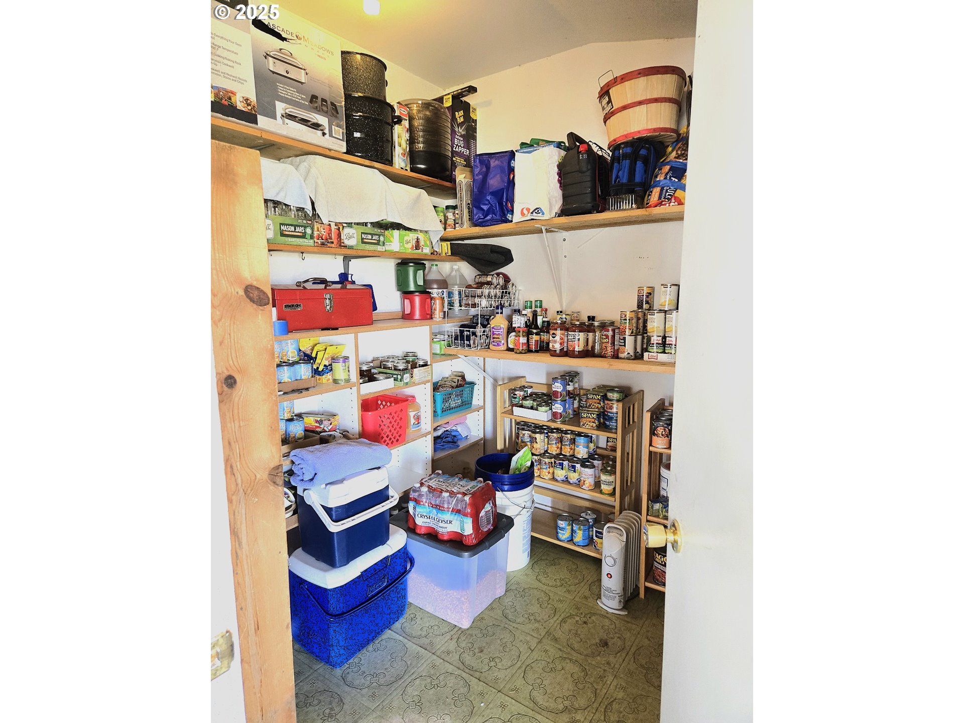 401 Main Street Unity, OR 97884 - Photo 19 of 46 a room with lots of different colored cloths