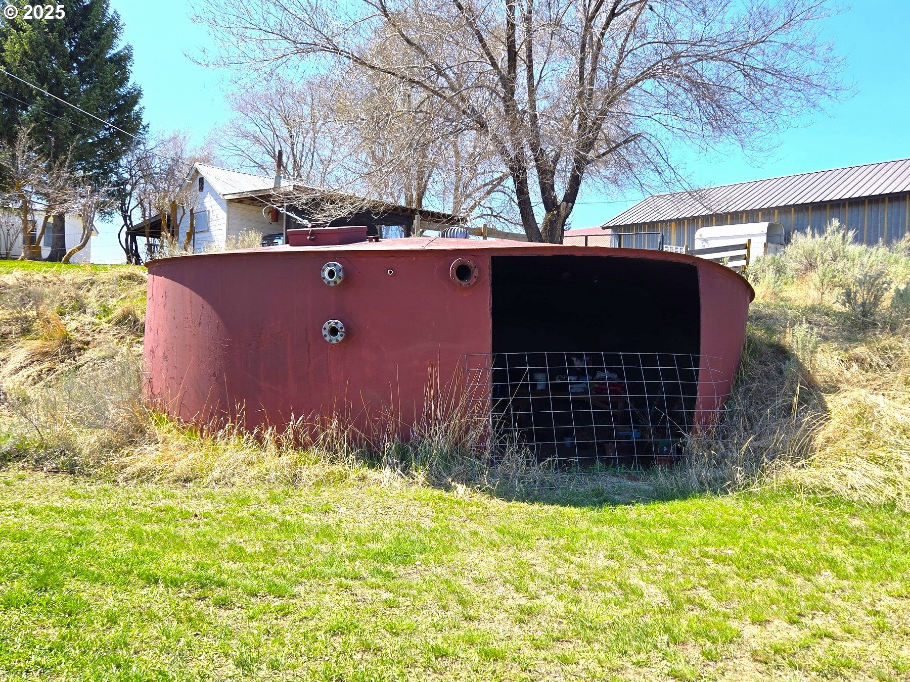 401 Main Street Unity, OR 97884 - Photo 37 of 46 a view of backyard with a large tree