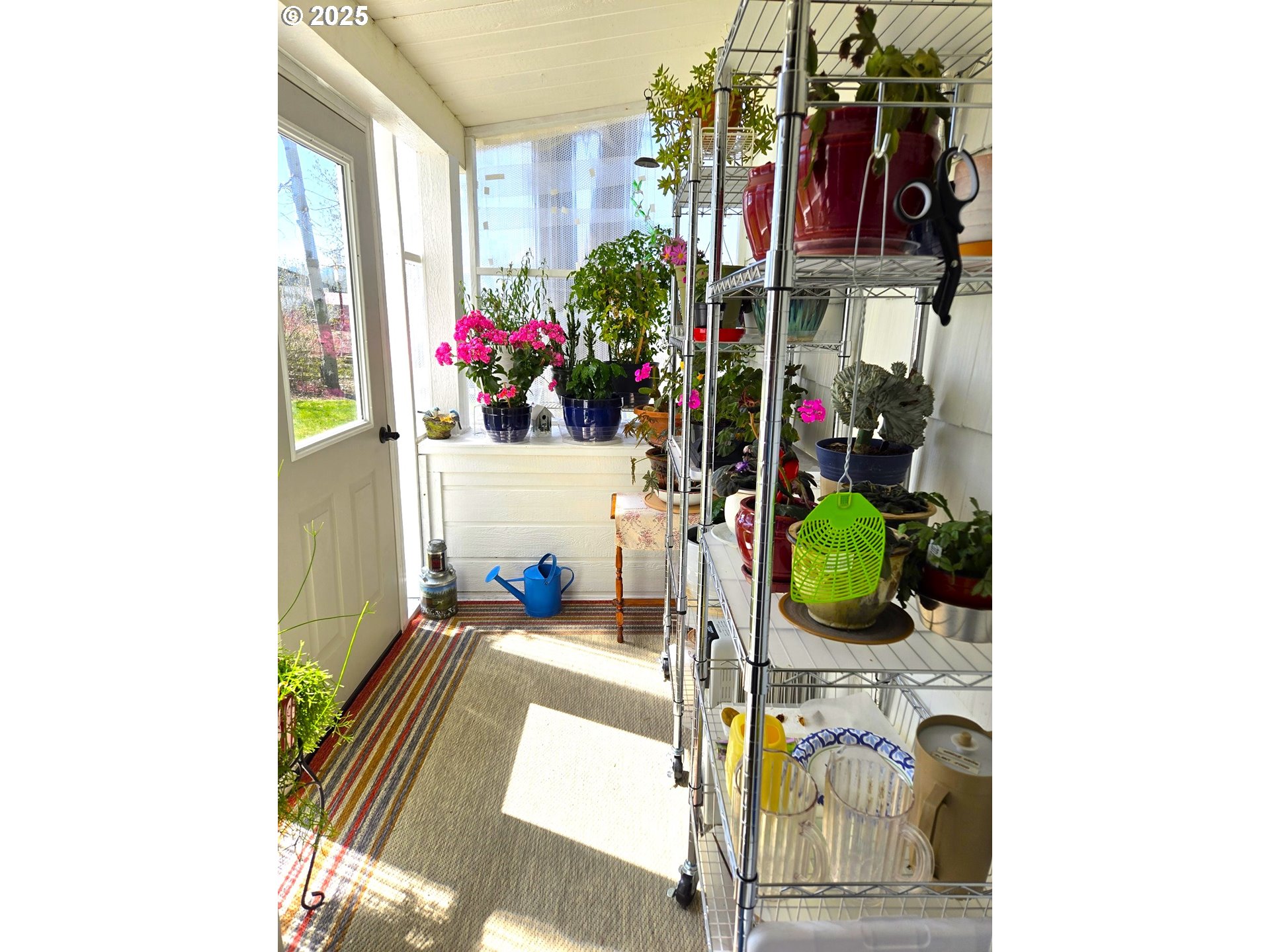 401 Main Street Unity, OR 97884 - Photo 8 of 46 a view of living room with furniture and flowers