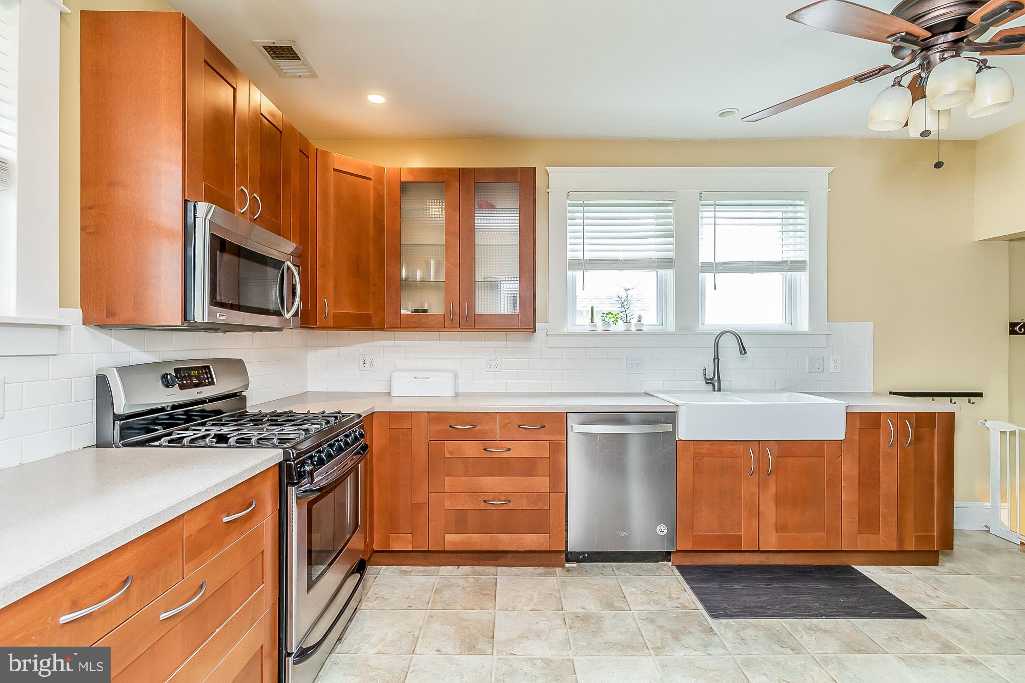 714 Hollen Road Baltimore, MD 21212 - Photo 13 of 36 Large double windows over country sink