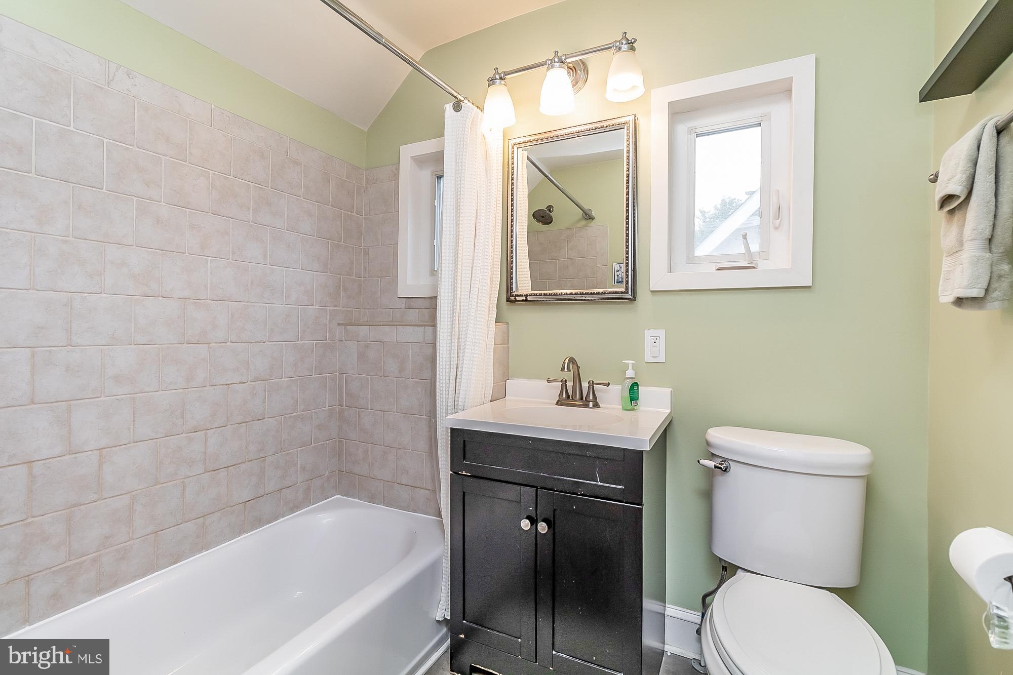 714 Hollen Road Baltimore, MD 21212 - Photo 29 of 36 Bathroom with tub/shower