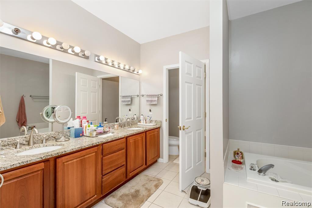 2256 Creek Bend Rochester Hills, MI 48309 - Photo 20 of 39