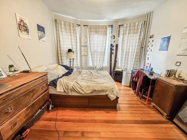 $5,700 | 107 Columbia Street, Unit 1, Cambridge, MA 02139