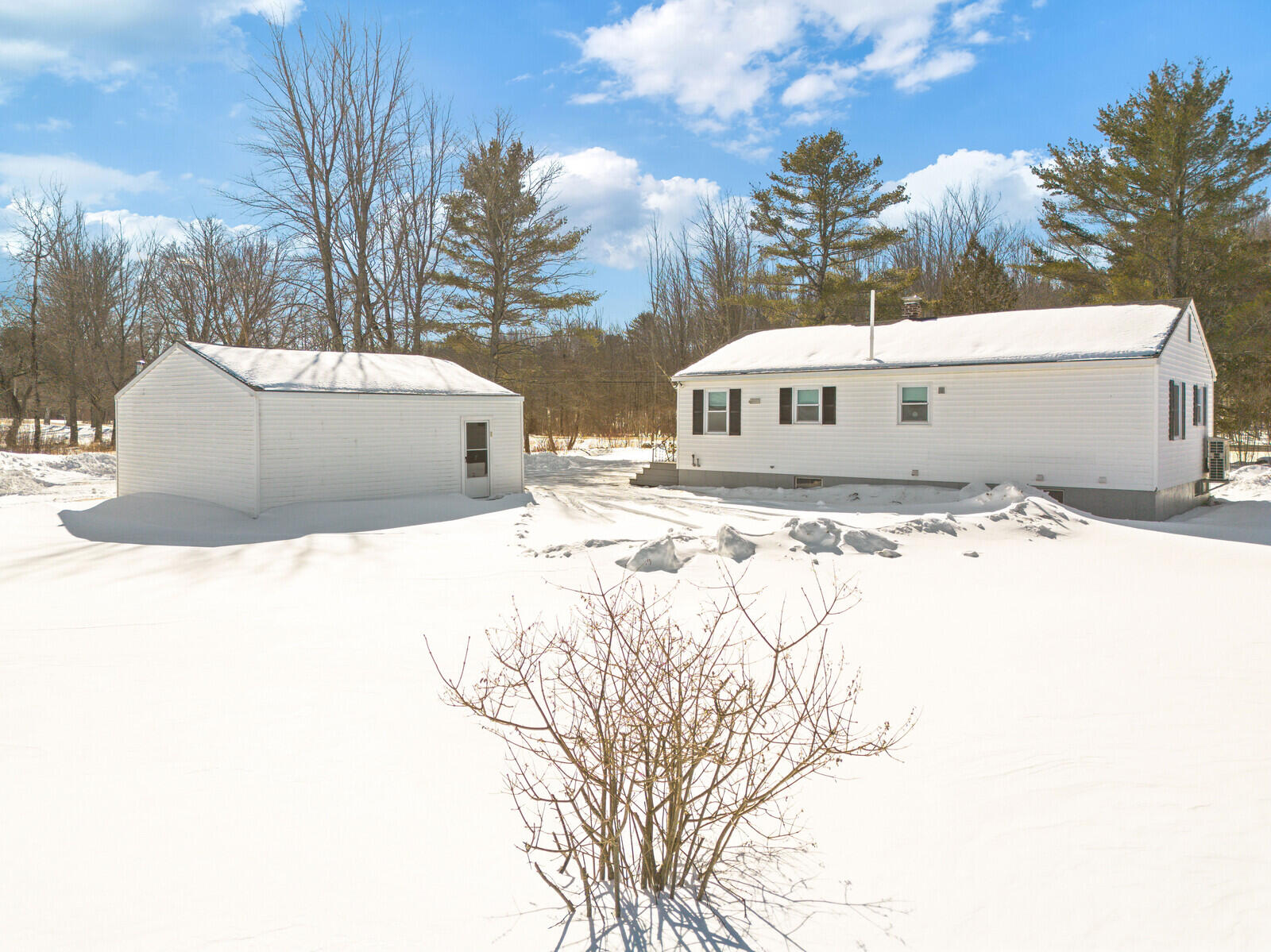 653 Abbott Road Winslow, ME 04901 - Photo 2 of 29 Exterior