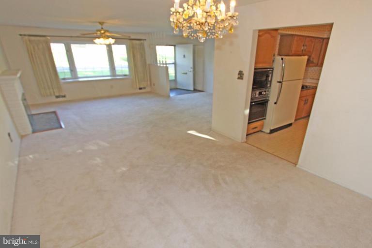 5648 Inverchapel Road Springfield, VA 22151 - Photo 13 of 30 en empty room with windows and fireplace