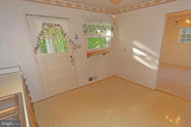 5648 Inverchapel Road Springfield, VA 22151 - Photo 17 of 30 a view of an empty room and a window