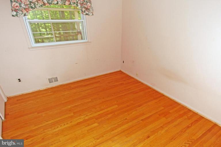5648 Inverchapel Road Springfield, VA 22151 - Photo 23 of 30 an empty room with a window