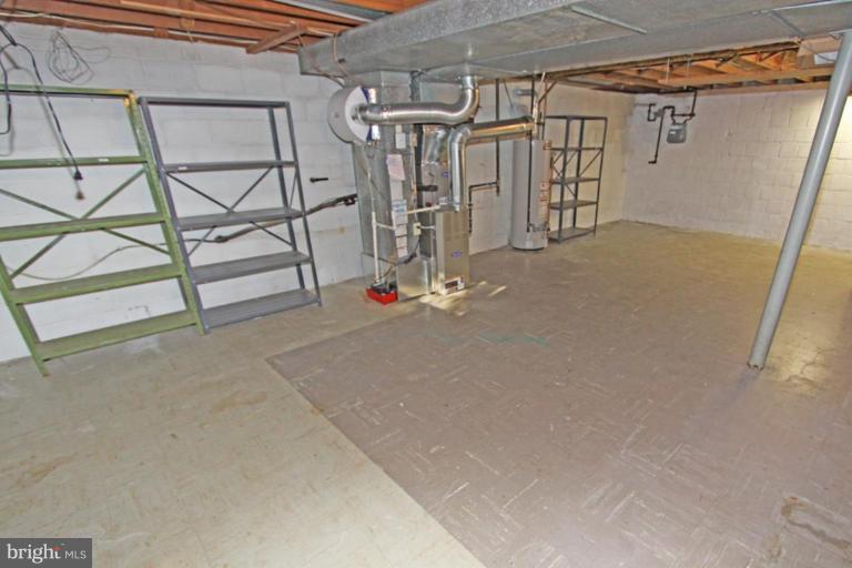 5648 Inverchapel Road Springfield, VA 22151 - Photo 26 of 30 a view of an empty room