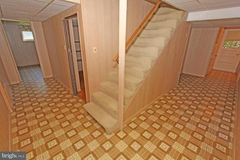 5648 Inverchapel Road Springfield, VA 22151 - Photo 27 of 30 a bathroom with a glass door shower