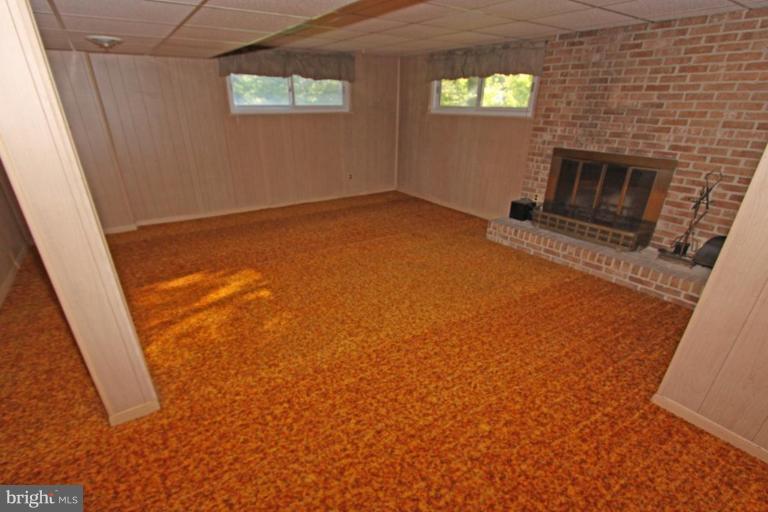 5648 Inverchapel Road Springfield, VA 22151 - Photo 28 of 30 a view of an empty room with windows
