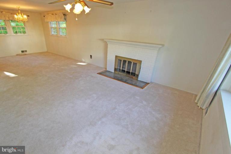 5648 Inverchapel Road Springfield, VA 22151 - Photo 8 of 30 a view of empty room with window