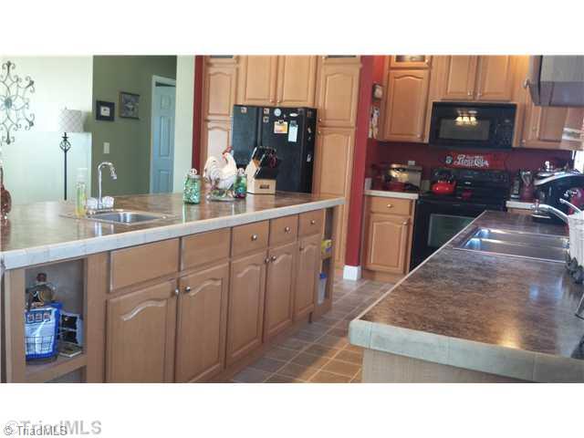 993 Farmington Road Mocksville, NC 27028 - Photo 7 of 13 Kitchen.