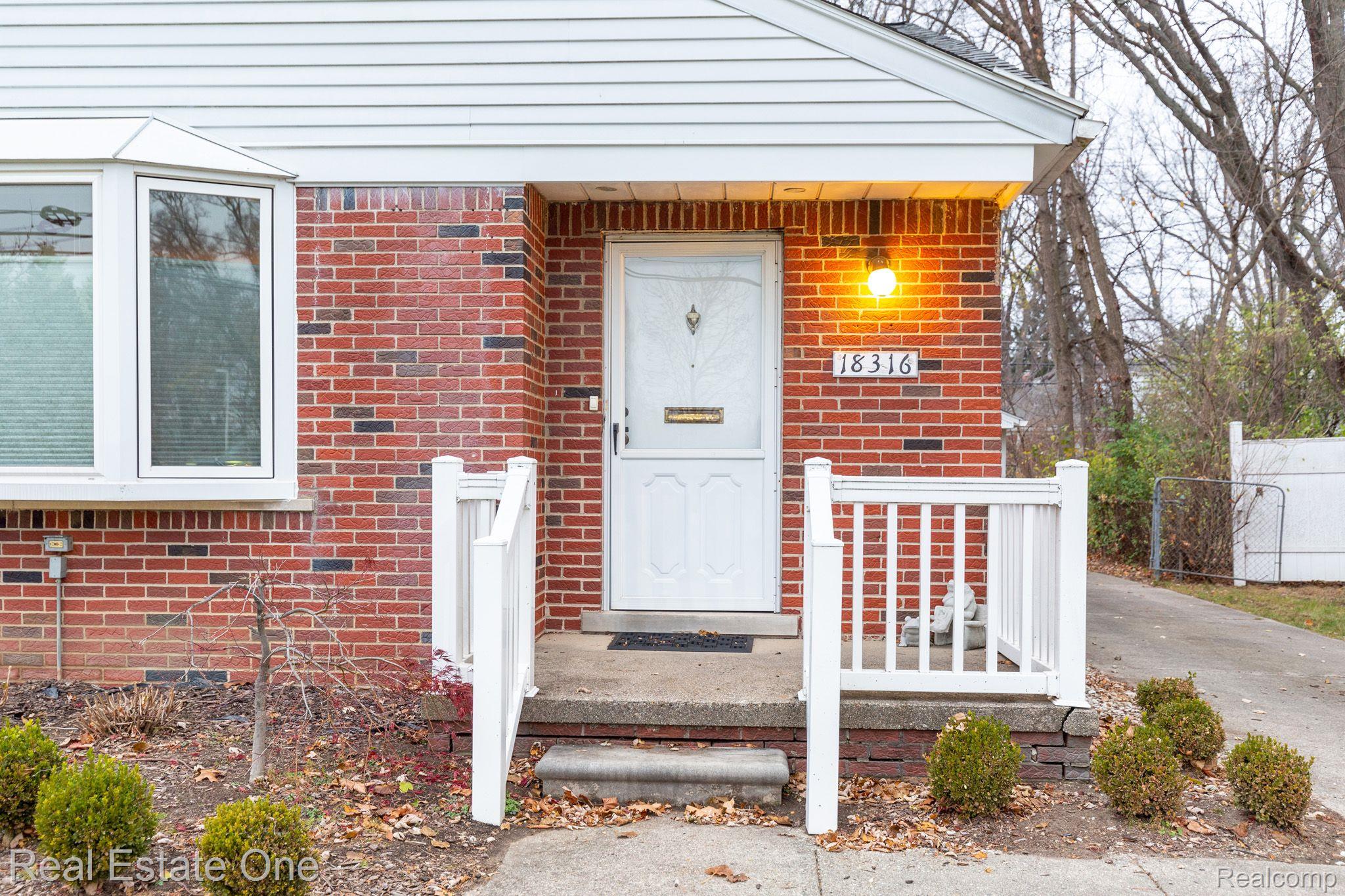 18316 Beverly Road Franklin, MI 48025 - Photo 2 of 31 Gallery Image 2