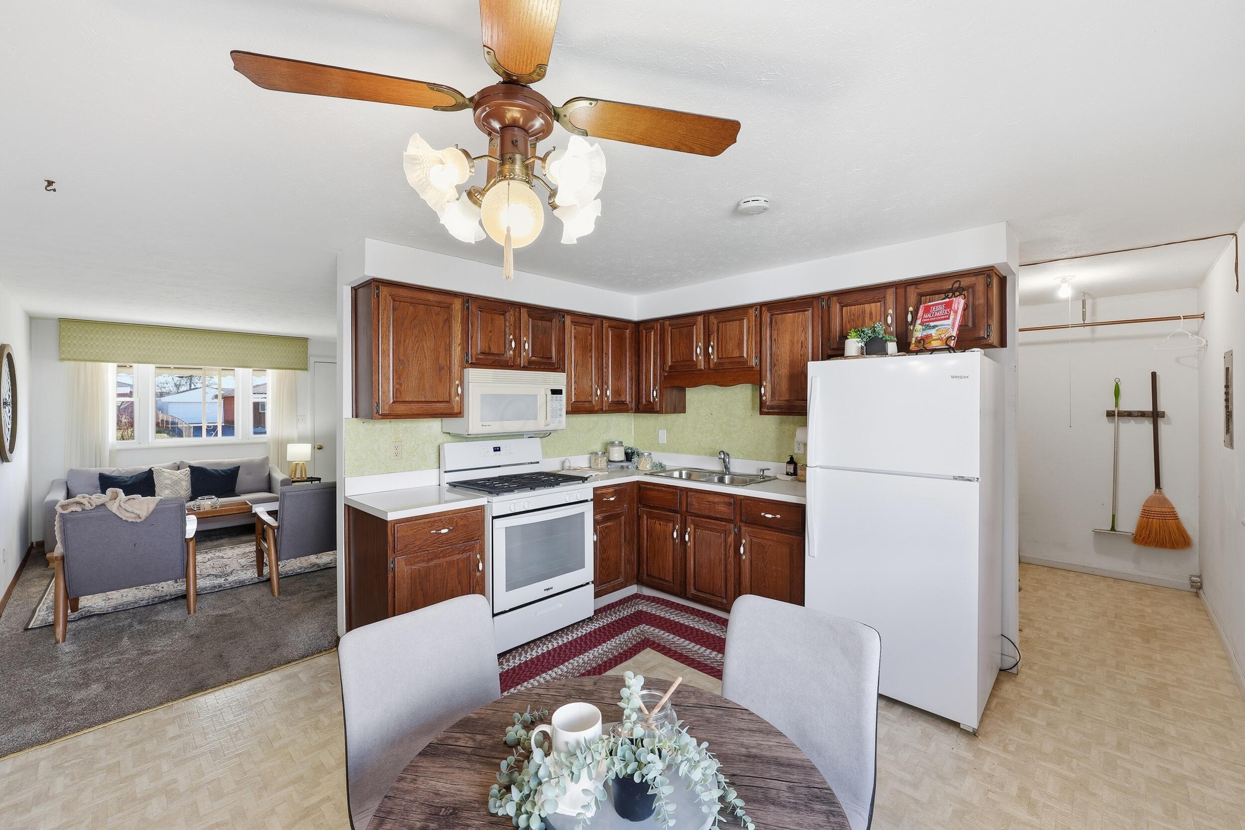 3691 Ferman Road Columbus, OH 43207 - Photo 14 of 36 Gas stove, Microwave and Refrigerator convey