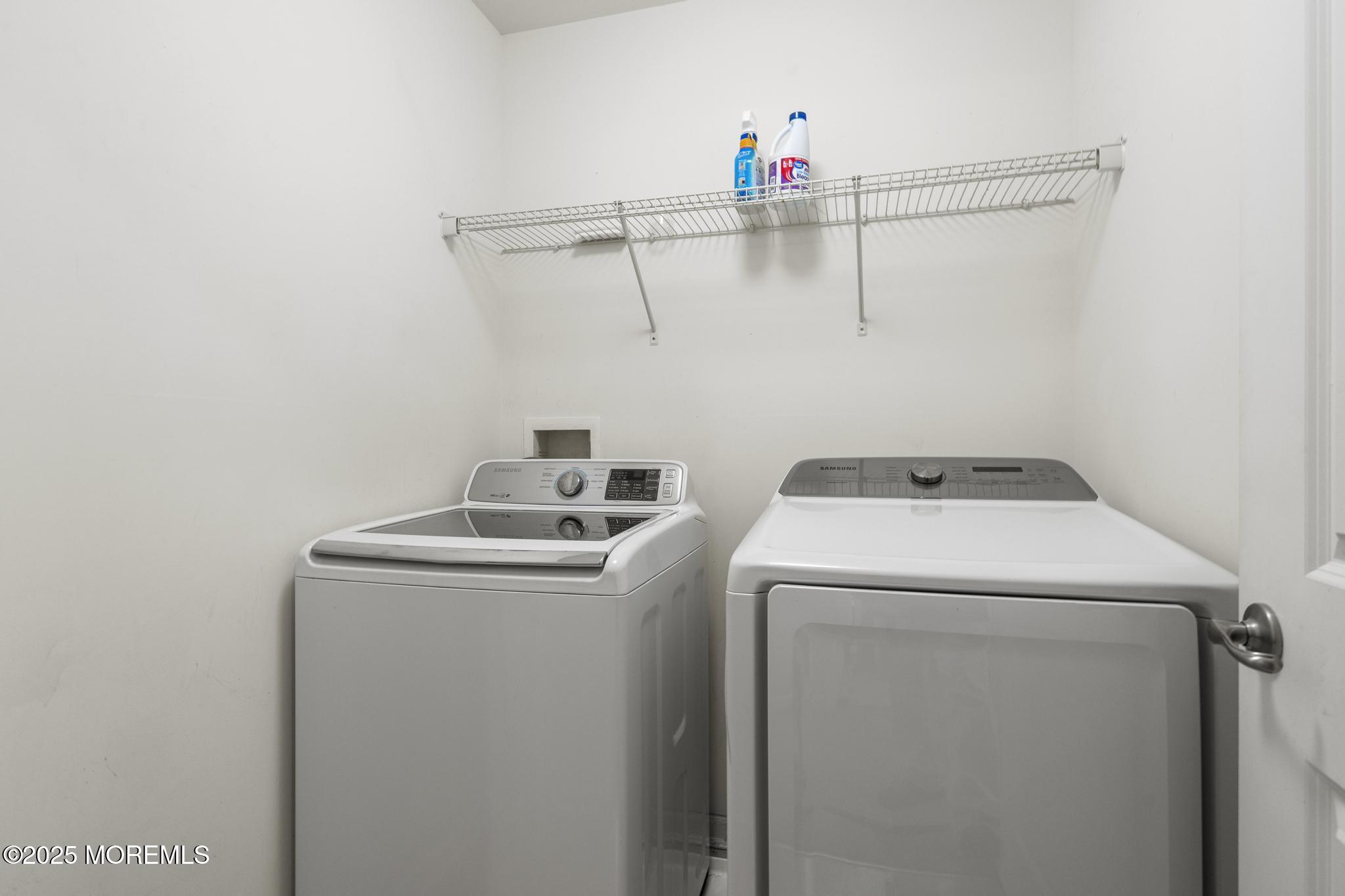 125 Sundance Drive Hamilton, NJ 08619 - Photo 19 of 31 a utility room with dryer and washer