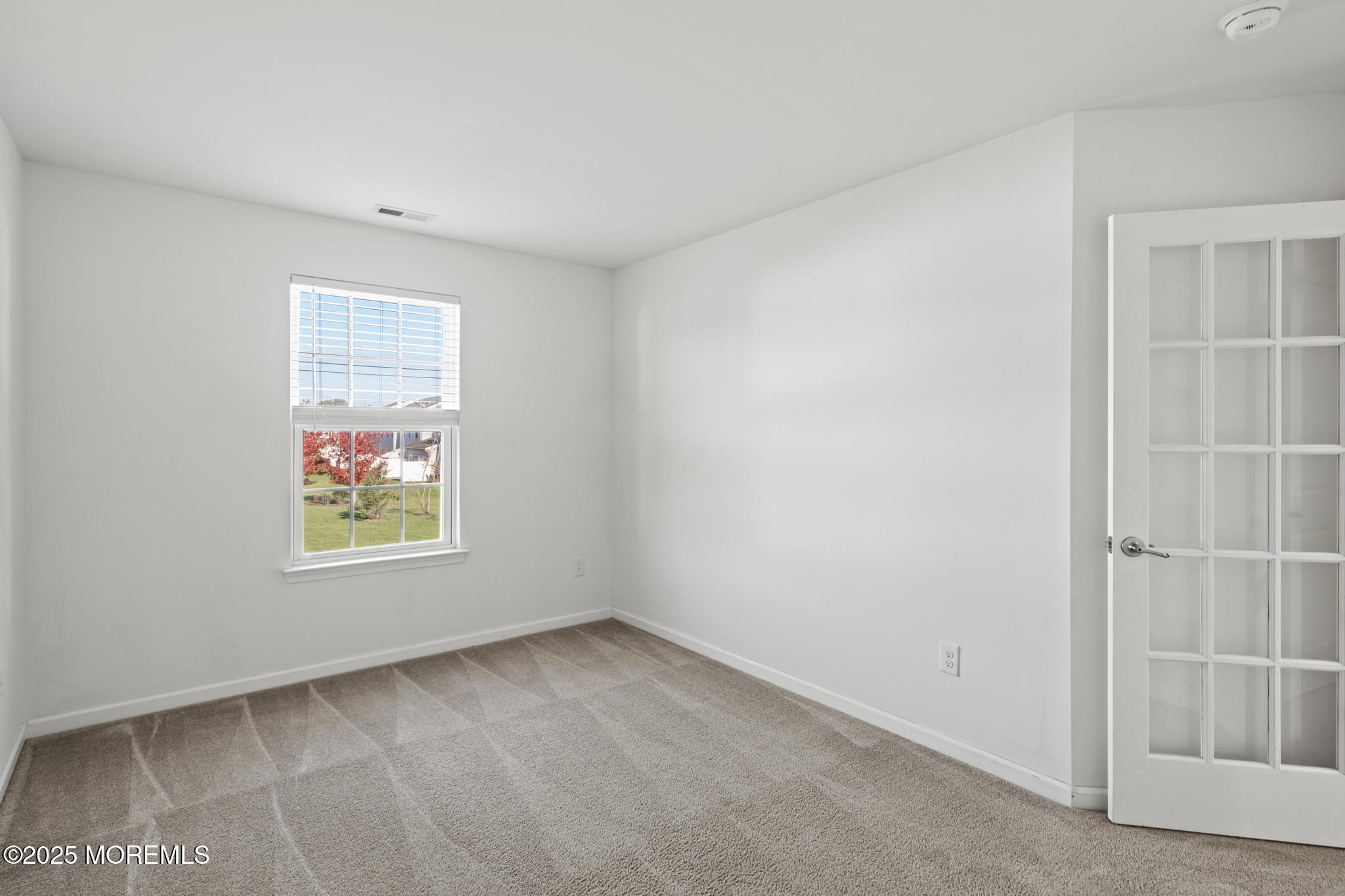125 Sundance Drive Hamilton, NJ 08619 - Photo 21 of 31 an empty room with windows