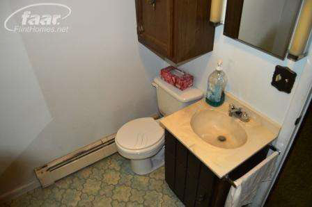 7301 Brewer Road Flint, MI 48507 - Photo 18 of 25 20420917-17.JPG